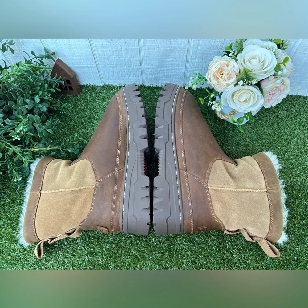UGG Brown Heritage Pull-On Trailgazer Boots men size 9 gently used